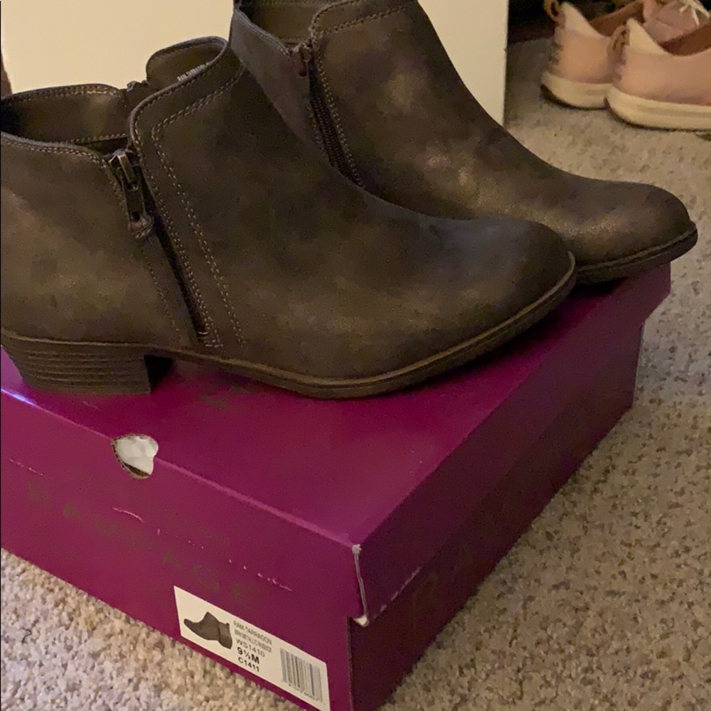NWT Rampage bronze booties